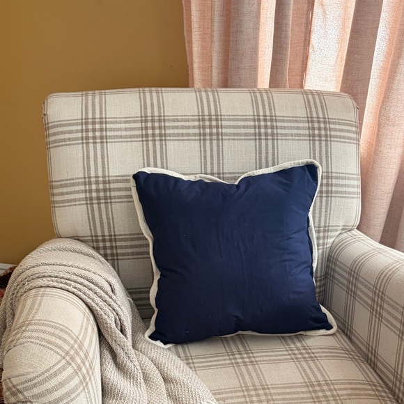 Sawtooth Patterned Pillow - Picture 3 of 5